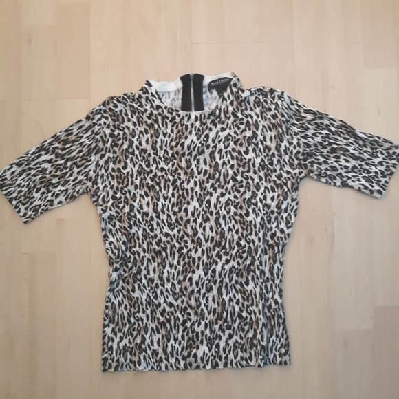 White House Black Market Leopard Print Top - Picture 2 of 5